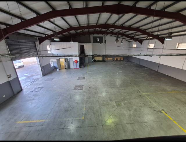 1,111M² WAREHOUSE TO LET IN PAARDEN EILAND